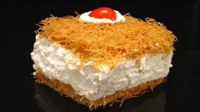 بالفيديو.. طريقة عمل الكنافة بالقشطة بكل التكات والأسرار