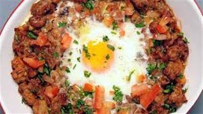 بالفيديو.. طريقة عمل طاجن الفول بالبيض والطماطم لوجبة السحور