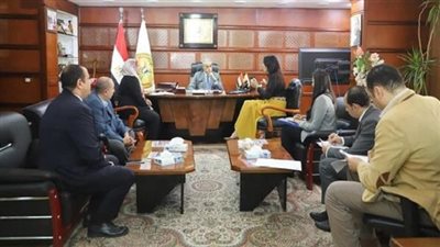 وزير القوى العاملة يلتقي وفد هيئة فولبرايت 