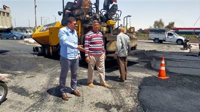 استمرار أعمال رصف شارع بورسعيد بمركز سمالوط في المنيا