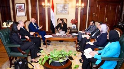 وزيرة الهجرة تلتقي رئيس جهاز تنمية المشروعات المتوسطة والصغيرة