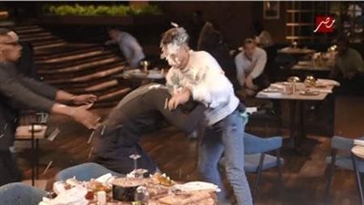 انفعال وضرب.. رد فعل أحمد فتوح في مقلب «رامز نيفر إند»