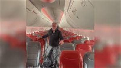 سافر بمفرده على الطائرة.. صدفة مدهشة تقود بريطانيا إلى رحلة ملكية