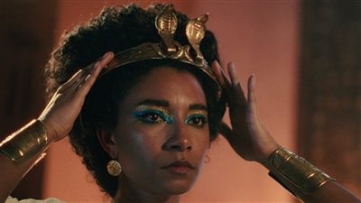 بعد انتقاده.. بطلة وثائقي «الملكة كليوباترا» للمصريين: لو مش عاجبكم ما تتفرجوش