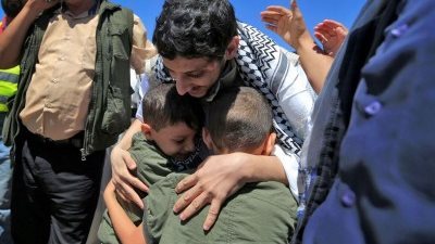 اليمن يفرج عن العشرات في اليوم الأخير من تبادل الأسرى مع الحوثيين