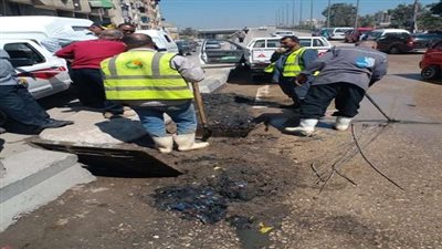 إصلاح ماسورة خط طرد محطة أم القرى للصرف الصحى فى بورسعيد 