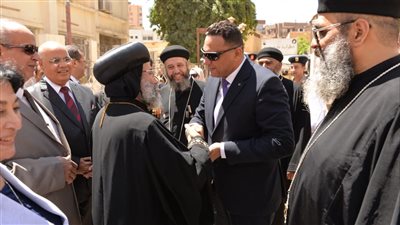 محافظ الدقهلية يقدم التهنئة للأخوة الأقباط بمناسبة عيد القيامة المجيد