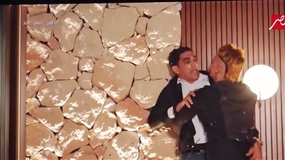 الحكم إبراهيم نور الدين يضرب رامز جلال بعد مقلب «رامز نيفر إند»