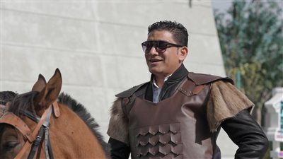 رامز جلال يسخر من إبراهيم نور الدين: عايزه في الغسالة عشان يطلع شفاف