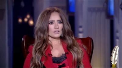 زينة: بحب أبو أولادي ومحدش له دعوة بينا