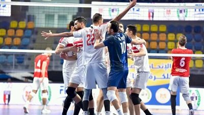 مرتضي منصور يهنئ رجال الطائرة بعد الفوز علي الأهلي 