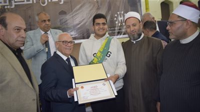 محافظ بورسعيد يكرم 500 طفل من حفظة القرآن الكريم