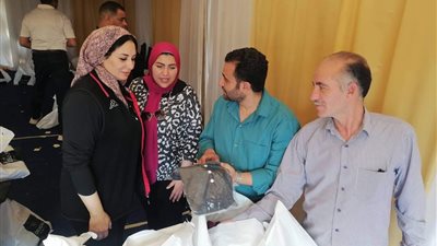 مجلس أمناء 6 أكتوبر ينشيء معارض بملابس مجانية للأسر الأولي بالرعاية