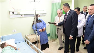 محافظ الدقهلية يزور المرضى والأيتام للاطمئنان والتهنئة بعيد الفطر