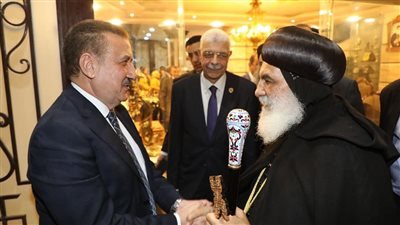 محافظ المنوفية ورئيس جامعة المنوفية يقدمان التهنئة للأنبا بنيامين بعيد القيامة المجيد