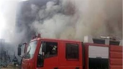 حريق حظيرة مواشي فى المنيا بسبب إلقاء الألعاب النارية والصواريخ