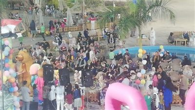 احتفالا بعيد الأضحى.. فرق استعراضية راقصة تجوب شوارع الدقهلية 