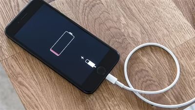 الأخطاء الشائعة التي تستنزف شحن الهاتف 