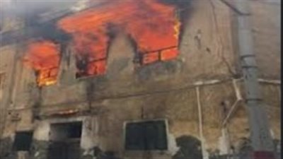 حريق هائل يلتهم منزلا بقرية في قنا