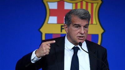 رئيس برشلونة يهاجم ريال مدريد ورابطة الدوري الإسباني ويهدد بطلب تعويضات مالية