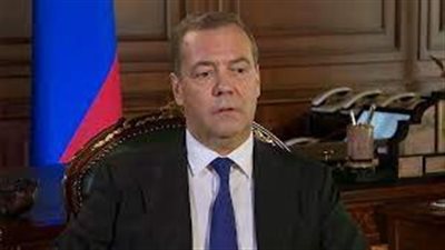 الرئيس الروسي السابق: سلطة إيلون ماسك تفوق ترامب وبايدن