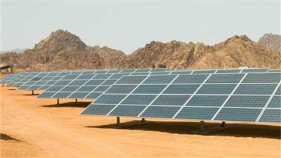 علماء يبتكرون نظام جديد لمضاعفة إنتاج الطاقة الشمسية ليلًا ونهارًا