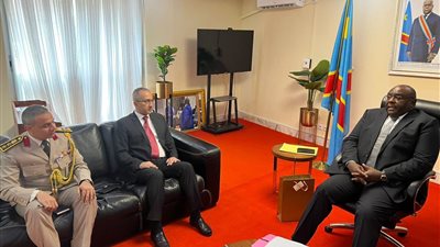 السفير المصري يبحث مع وزير الدفاع الكونغولي سبل تعزيز التعاون بين البلدين