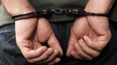 يسرق المواطنين بالإكراه.. بلطجي المنشية في قبضة المباحث 