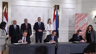 رئيس الوزراء ومستشار النمسا يشهدان مراسم توقيع مذكرة تفاهم ثلاثية 
