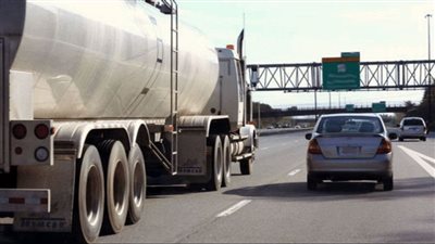 السعودية: 4 إرشادات يجب اتباعها أثناء القيادة بجانب الشاحنات