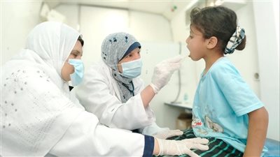 الكشف الطبي على أهالي قرية صفط الخمار بالمنيا ضمن مبادرة حياة كريمة 