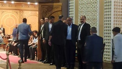 بالطوابير.. زحام شديد جدًا في عزاء مصطفى درويش (صور)