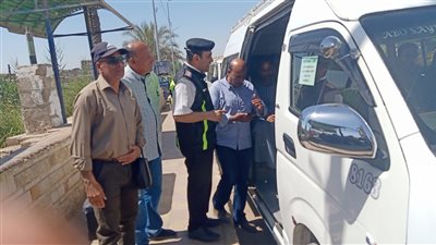 المنيا تواصل حملات متابعة انتظام العمل بمواقف السيارات والالتزام بالتعريفة الجديدة