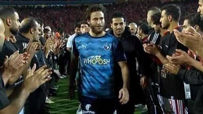 ممر شرفي من نجوم الأهلي للاعبي بيراميدز بعد انتهاء السوبر 