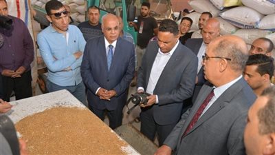 صوامع الدقهلية تستقبل تويد القمح والمحافظ في جولة بصومعة ميت غمر
