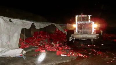 إصابة سائق في حادث مروع بين سيارتين نقل ثقيل على الطريق بسوهاج