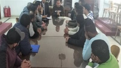 القوى العاملة: إجراء مقابلات مع المتقدمين لوظائف عمال إنتاج في الإسكندرية