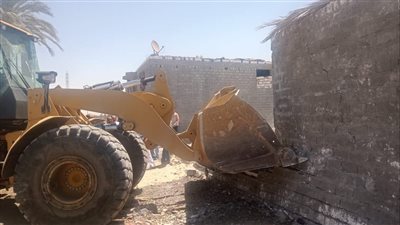  إزالة 9 حالات تعد بالبناء على الأراضي الزراعية وأملاك الدولة بالمنيا 