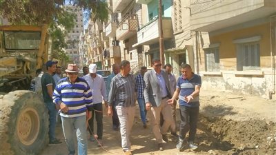 استكمال أعمال رصف وتطوير الطرق بالشوارع الرئيسية في سمالوط بالمنيا 
