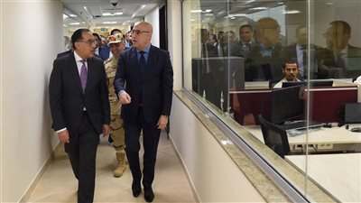 رئيس الوزراء يتفقد مقر وزارة الإسكان بالحي الحكومي