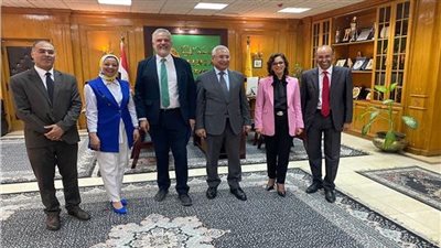 رئيس جامعة المنيا يستقبل
