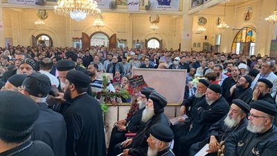 أقباط بورسعيد يشيعون جنازة كاهن كنيسة مارمينا