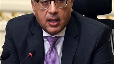 رئيس الوزراء يستعرض تقريرا لوزيرة الثقافة حول إطلاق أسطول المكتبات المتنقلة 