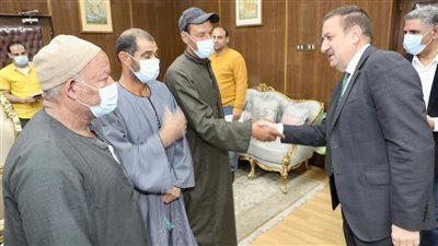 محافظ المنوفية يسلم كراسي متحركة ومساعدات لـ70 حالة إنسانية 
