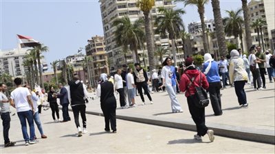 إقبال جماهيري كبير على ساحة الشهداء من أبناء بورسعيد والمحافظات الأخرى