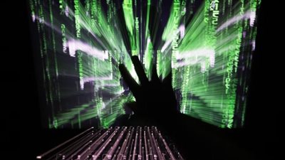 الكتابة والتأليف في مأمن.. الذكاء الاصطناعي يهدد صناعة الفن والإبداع 