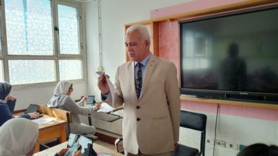 مدير تعليم القاهرة يتفقد لجان امتحانات الإعدادية وثانية ثانوي