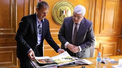وزير التعليم العالى يبحث سبل دعم التعاون العلمي مع المنظمةالأوروبية للبحوث النووية