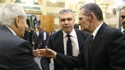 عمرو الليثي ومحمود التهامي في عزاء محمود بكري (صور)