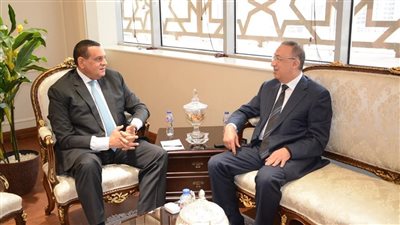 وزير التنمية المحلية يتابع مع محافظ الإسكندرية المشروعات التنموية والخدمية بالمحافظة